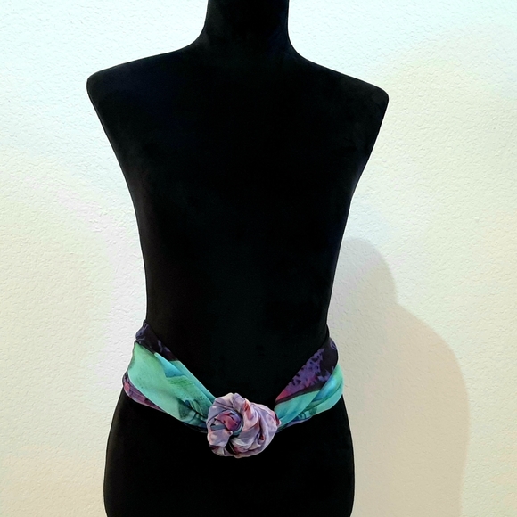 Designer Scarf - Picture 8 of 16